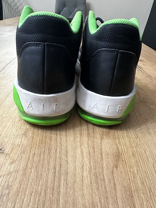 Nike jordam max aura 3