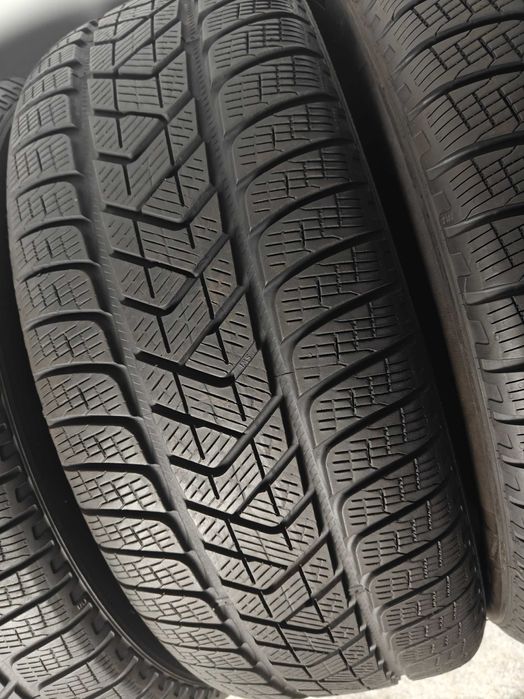 R20 235 55 шини зимові 22р Pirelli Scorpion Winter