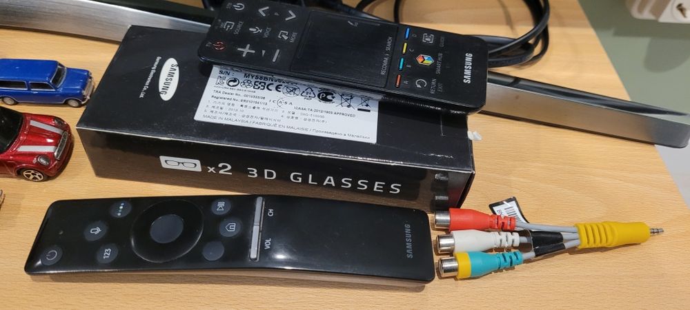 Samsung  Controlo Touch + 2 Óculos 3D + Cabos