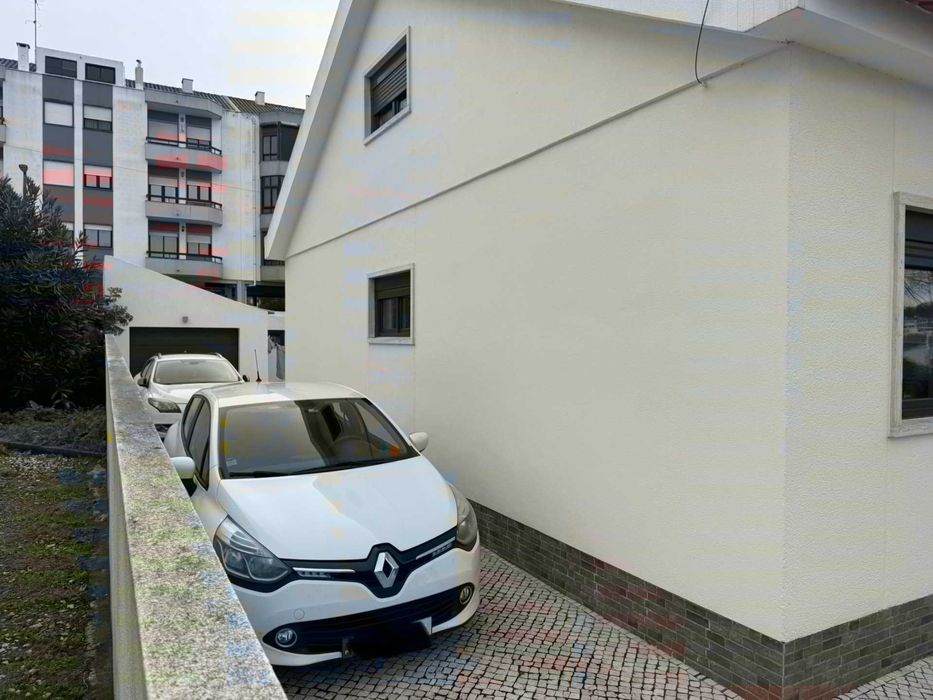 MORADIA GEMINADA PARA ARRENDAR EM LOUREL