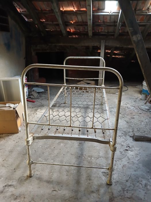 Cama ferro solteiro