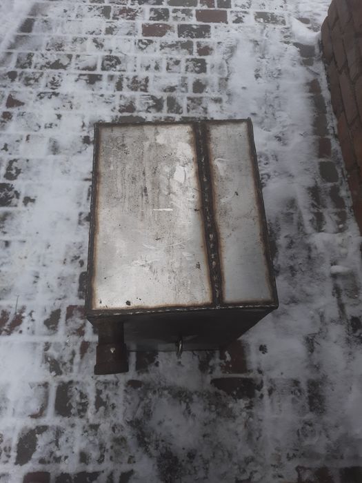 Бак з нержавійки.