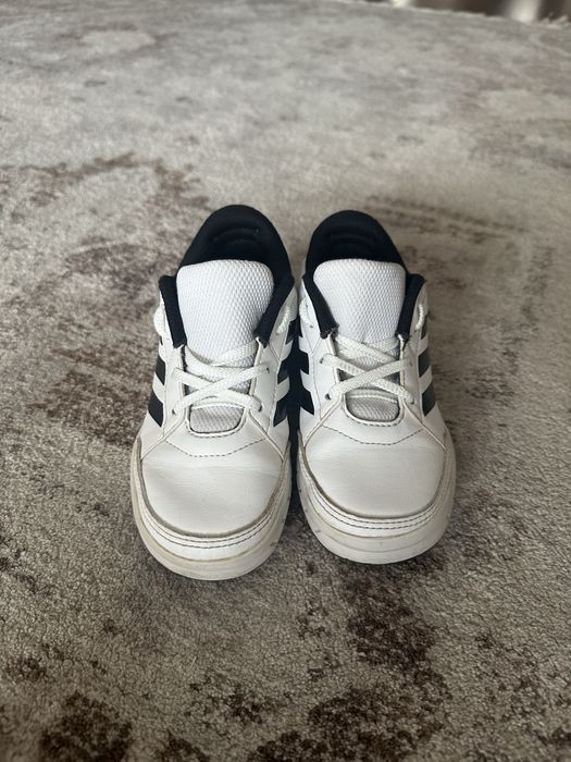 Кросівки -adidas