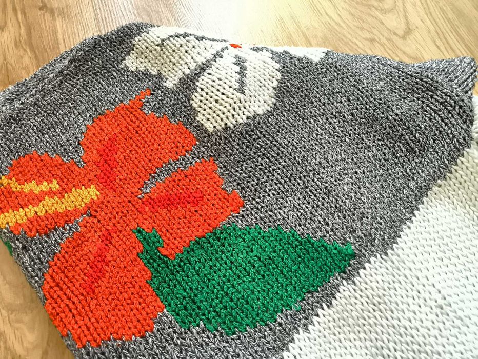 Sweter w kwiaty, rozmiar M