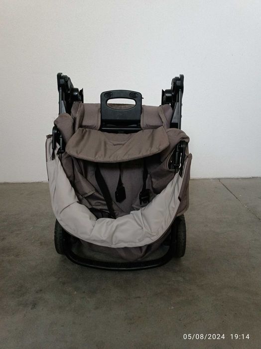 Conjunto Chicco Carrinho de Bebé + Cadeira Auto "ovo" + Base Isofix