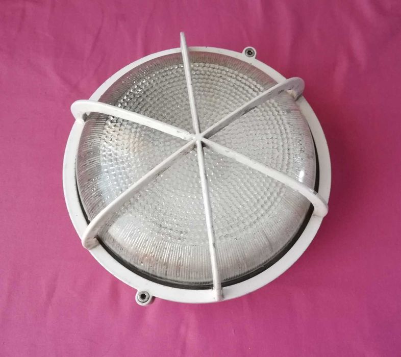 lampa zbrojona z kratką biała 23cm x13cm dla piłkarzy;)