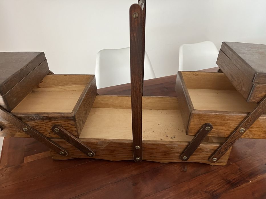 Caixa madeira com arrumacao