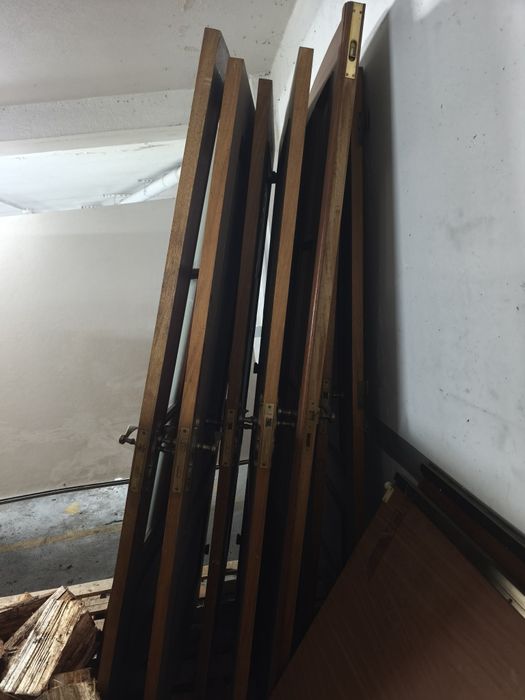 Portas maciças em óptimo estado