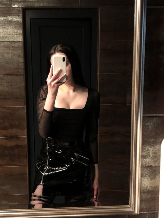 Лакова міні спідниця