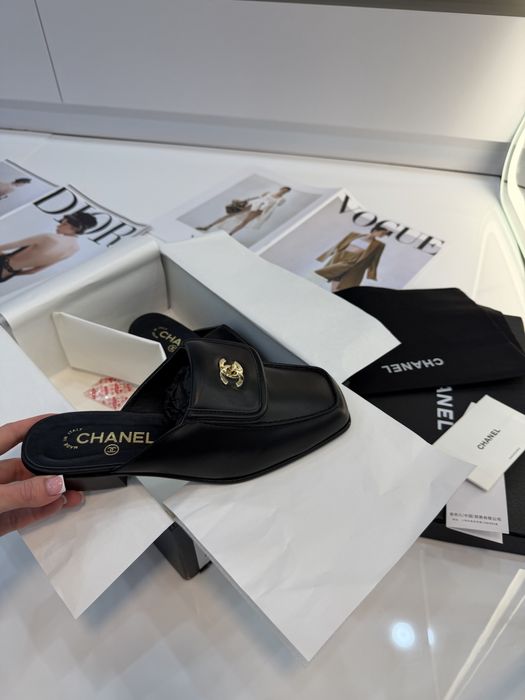 Шльопки від Chanel new 2026