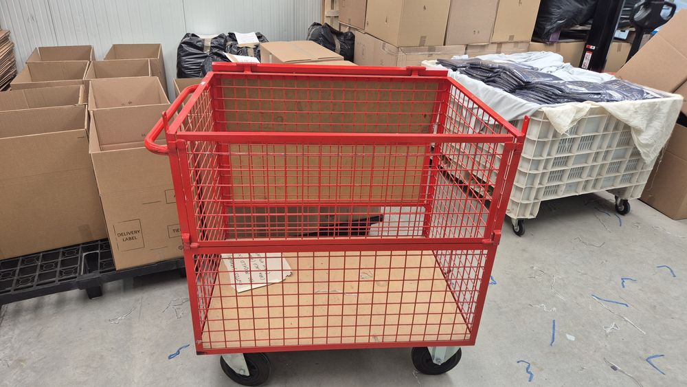 Carros de ferro de confecao