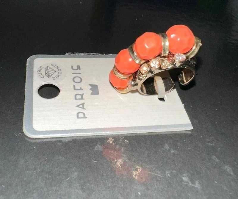 Anel ajustável dourado com pedras coral e zircónias Parfois