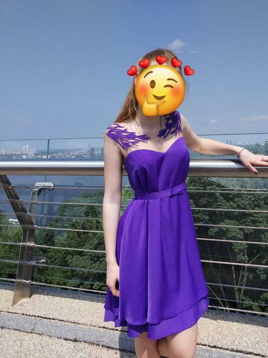 Сукня з вишивкою