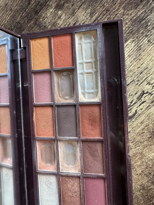 Makeup Revolution paleta cieni do powiek Chocolate Orange