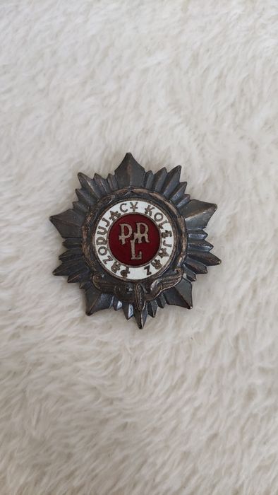 Przypinka Przodujący kolejarz PRL
