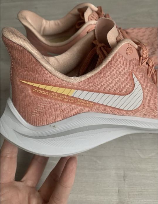 Кросівки  фірми Nike