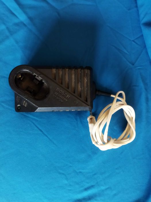 Шуруповёрт Bosch PSR 1200,зарядное(запчасти).