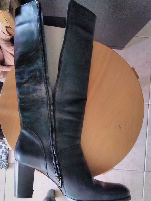 Botas de cano alto em pele genuína - Oportunidade!
