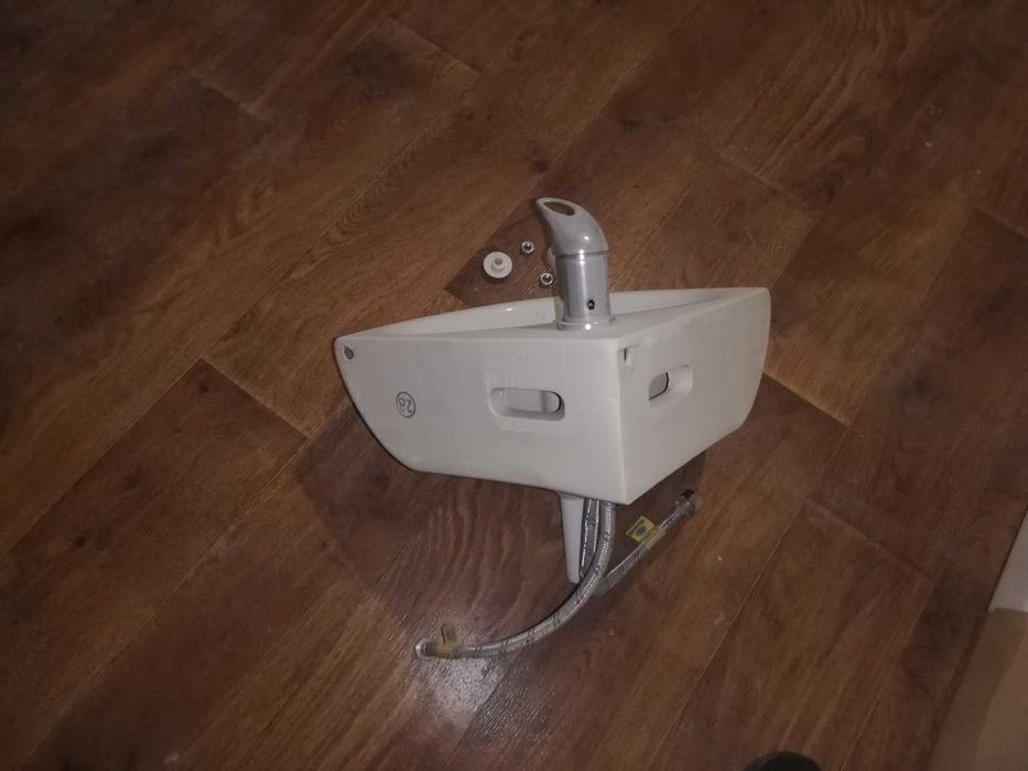 умивальник кутовий KOLO 320*320 мм, сифон + змишувач