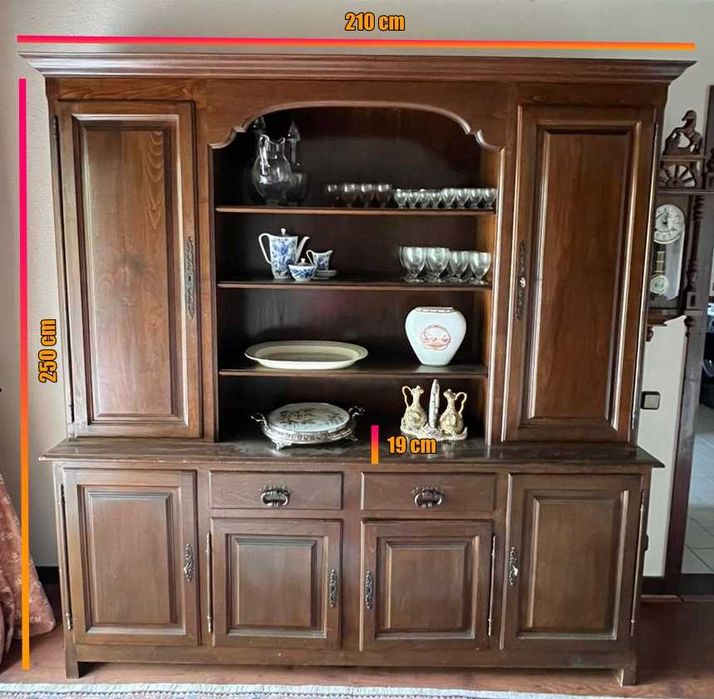 Louceiro Vintage em Madeira Maciça – Elegância para Guardar Histórias