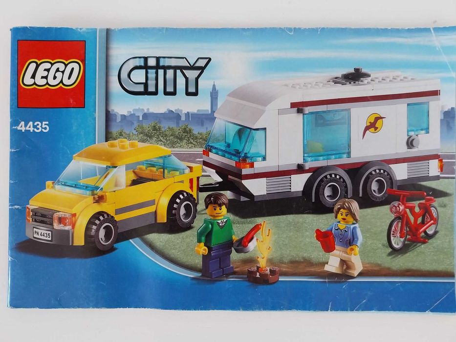 Lego 4435 Samochód z przyczepą kempingową (City) 2012