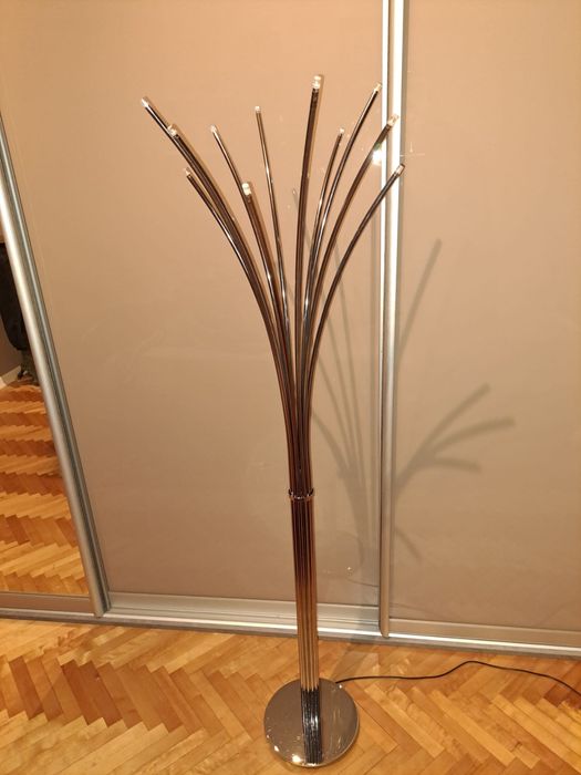 IKEA Hovnäs hromowana lampa podłogowa LED – regulowana