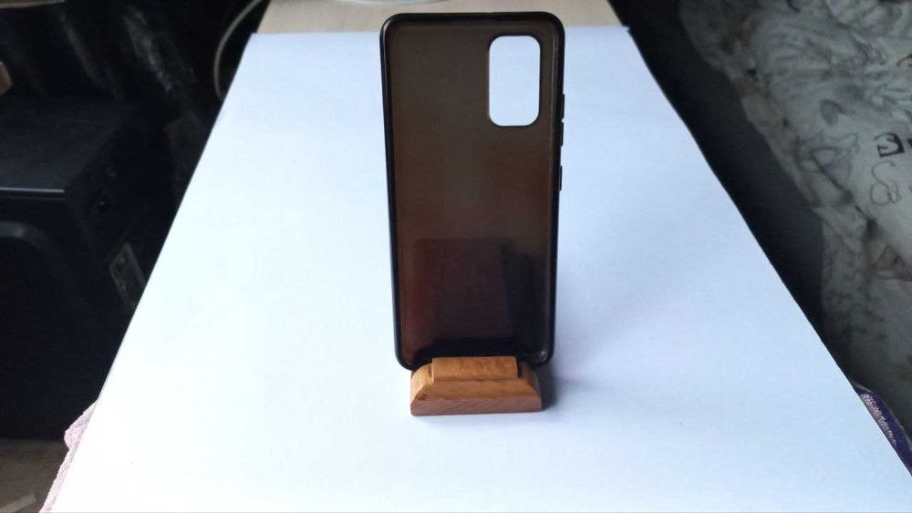 Підставка для телефона з дуба