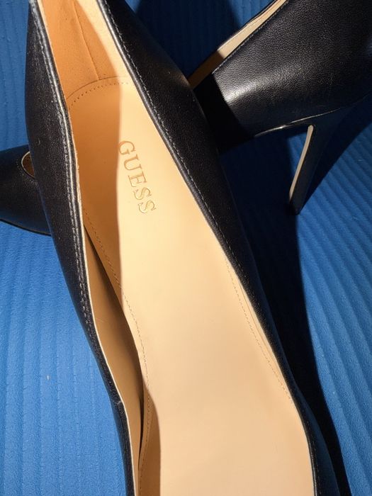 Оригінальні лодочки guess