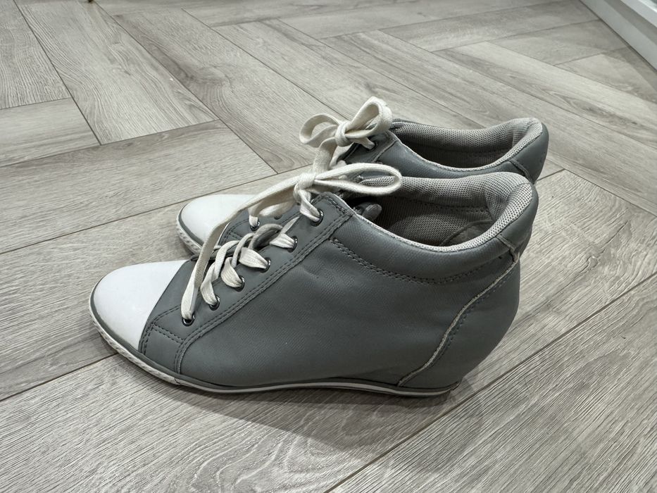 Buty sportowe na koturnie trampki szare logowane Calvin Klein 40