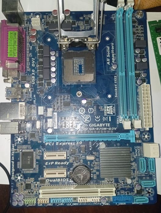 Материнська плата Gigabyte b75m d3v під відновлення або на запчастини