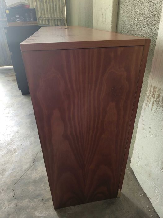 Cómoda IKEA Castanha