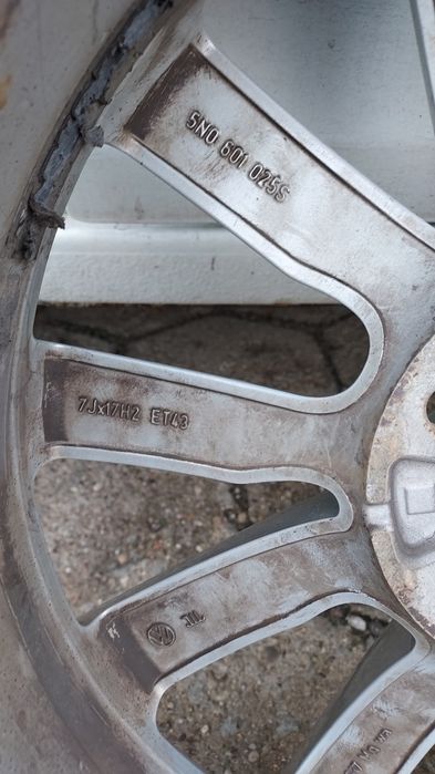 Oryginalne Koła zimowe VW Tiguan 215/65R17 Pirelli 16r 6mm czujniki