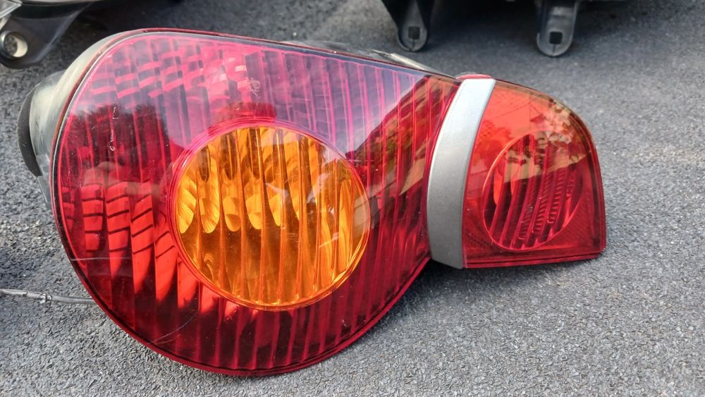 Оптика для автомобіля bmw z4 e85. Є одна фара до toyota camry v50