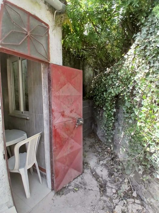 Alugo apartamento mobilado no centro da Guarda.