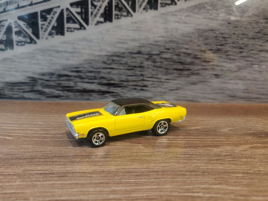 Plymouth Roadrunner - hot wheels