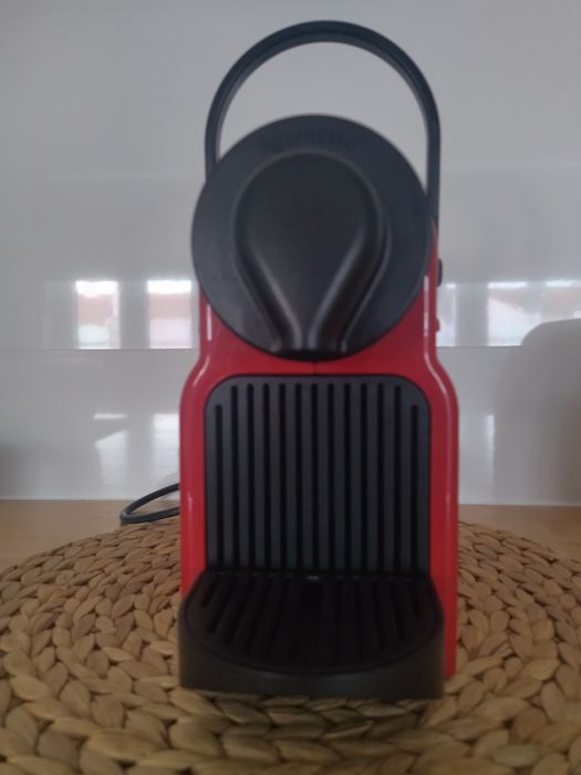 Máquina Café Nespresso Inissia Vermelha