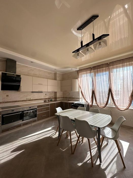 Продам 3-к квартиру з ремонтом у самому Центрі міста (3-190-863)