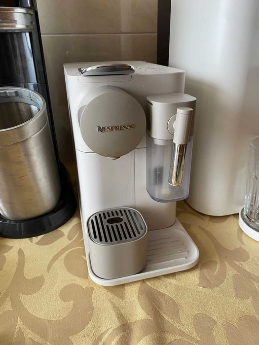 Maquina cafe Latissima Nespresso