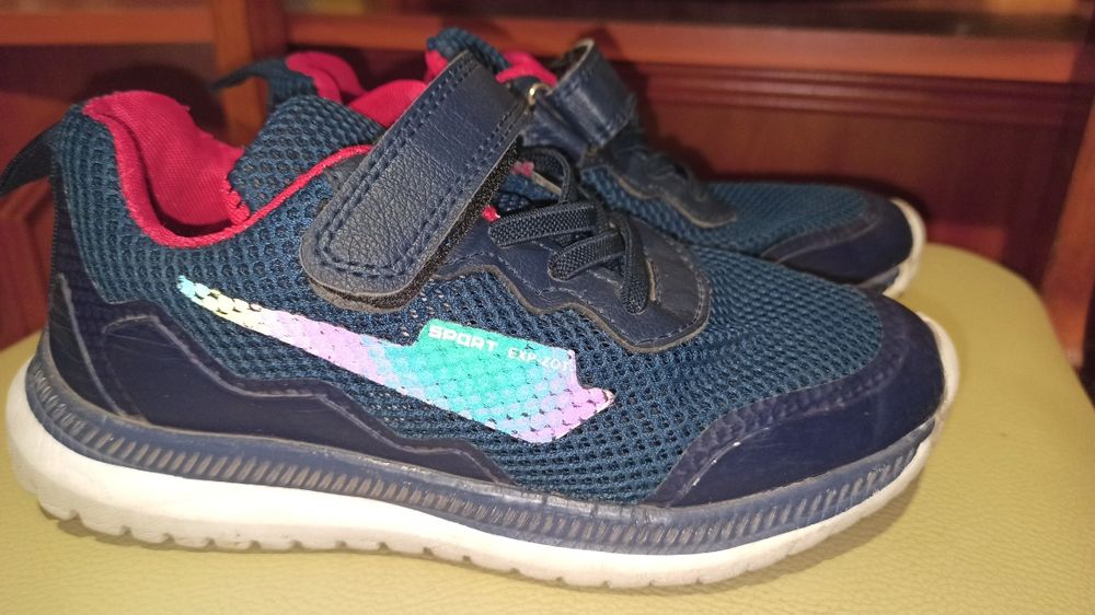 Продам кроссовки сквозная сетка