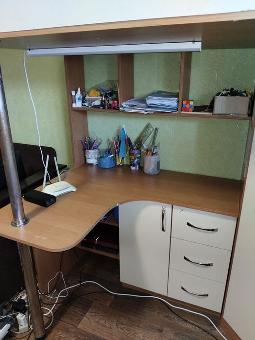 Ліжко-горище  з шафою і столом