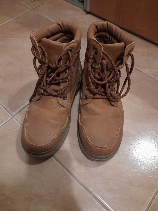 Buty dla chlopca 38 jak nowe