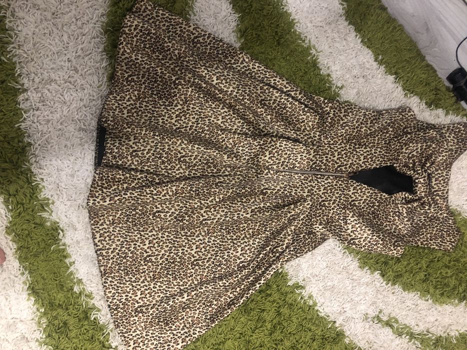 Продам тигрове плаття стан стан ідеальний