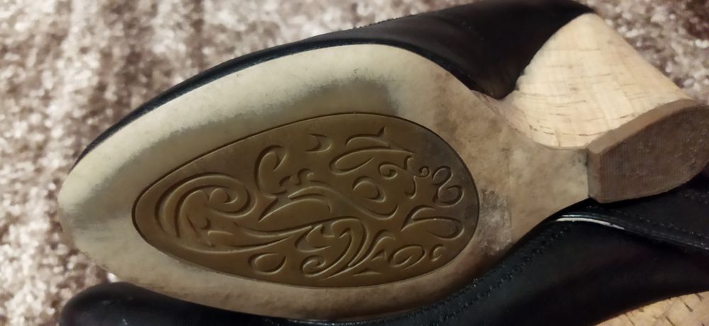 Продам шкіряні туфлі, 36 розмір без дефектів.