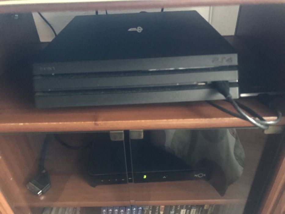PS4 pro de 1 teb fw 12.50 como nova
