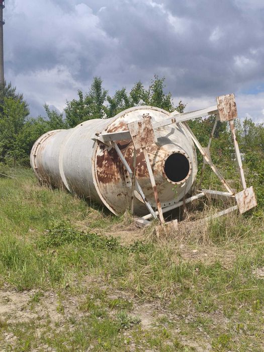 Silos, zbiornik na materiały sypkie