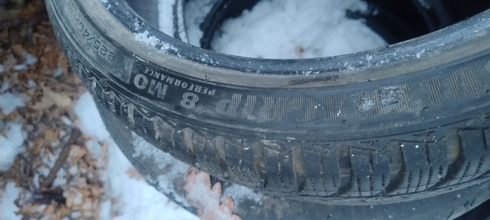 225/40/18 Goodyear ultagrip 8