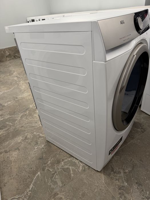 Сушильна машина на тепловому насосі AEG 9000 T9DE77685