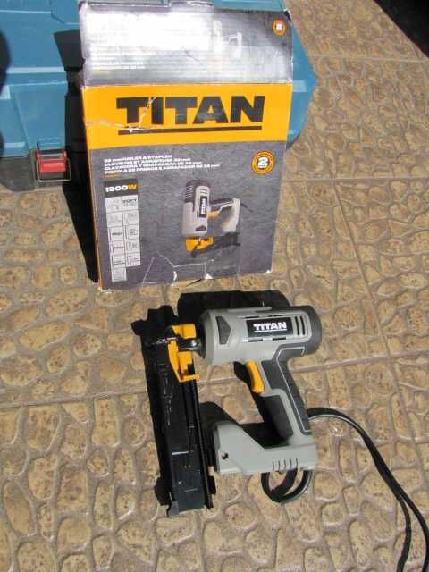 Gwoździarka Titan TTB970NST zszywacz elektryczny 1900W 15-32mm