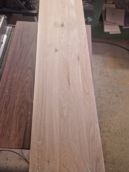 Sprzedam surowe stopnie dębowe.