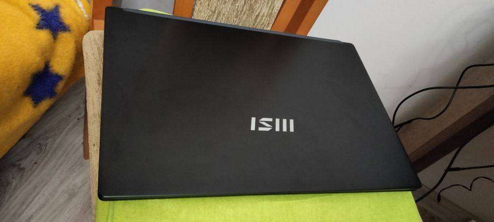 Laptop MSI 15,6 cala